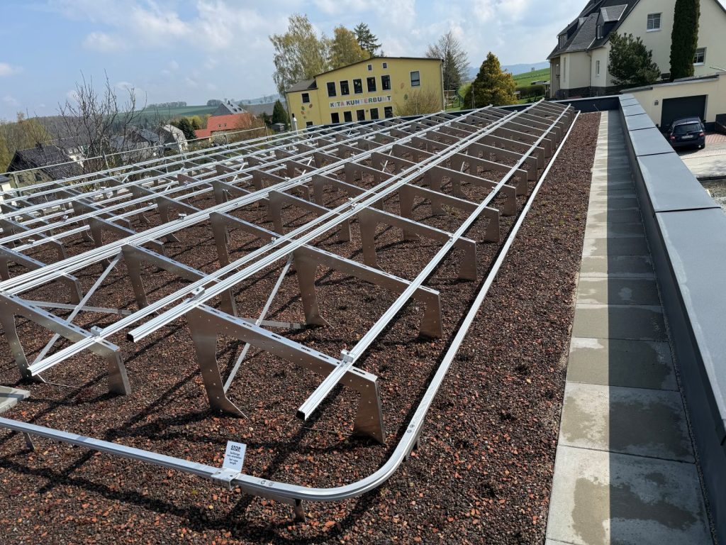 gruendach mit solar gruendach mit solar